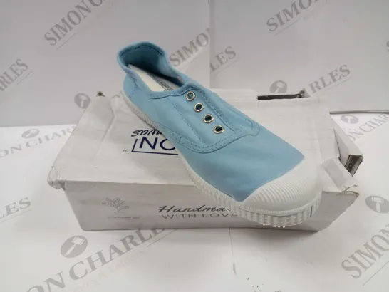 BOXED PAIR OF HAMPTON CANVAS PLUM WITH TOE CAP IN SEA BLUE UK SIZE 2