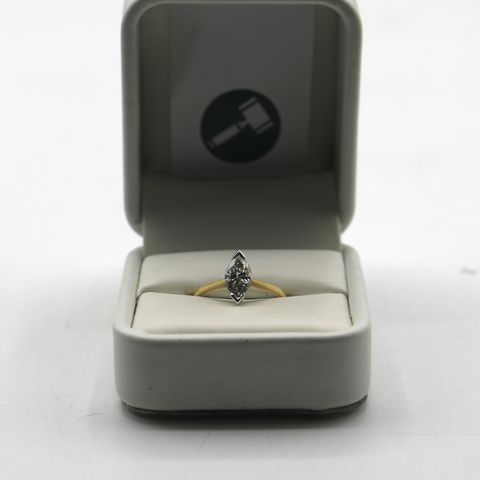 DESIGNER 18ct GOLD SOLITAIRE RING SET WITH A MARQUISE CUT DIAMOND WEIGHING +-1.04ct