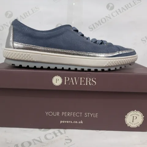 BOXED PAIR OF PAVERS SHOES IN BLUE/SILVER SIZE 5