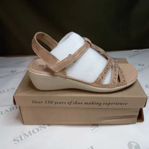 BOXED CUSHION WALK DIAMANTE TRIM SANDALS SIZE 6