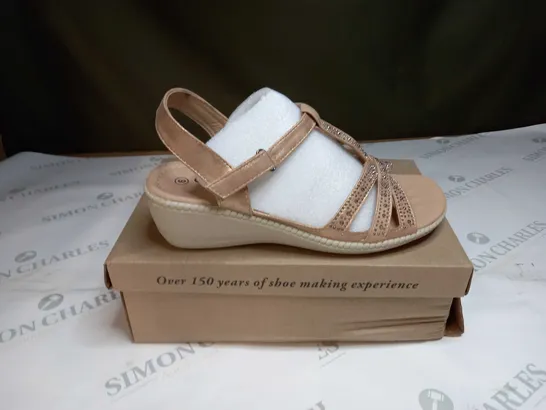 BOXED CUSHION WALK DIAMANTE TRIM SANDALS SIZE 6