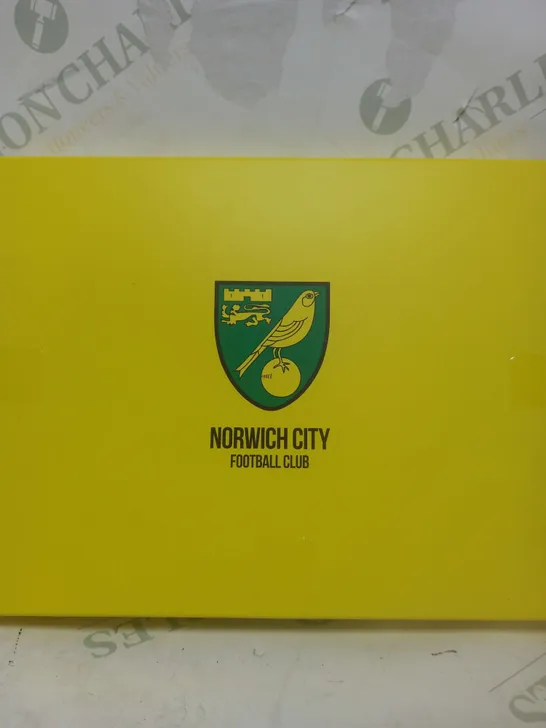 NORWICH CITY CFC SCARF BOX