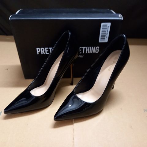 BOXED PAIR OF PRETTYLITTLETHING BLACK COURT SHOES - 6