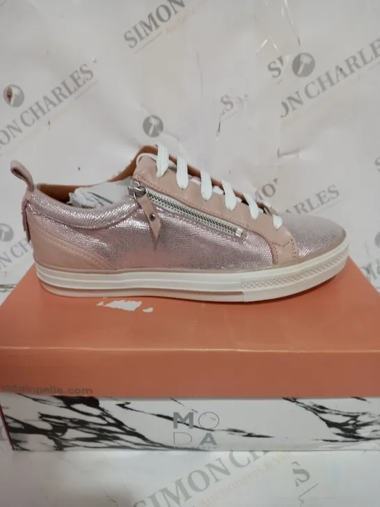 MODA IN PELLE NUDE/ROSE FIZZALI TRAINERS - SIZE 7