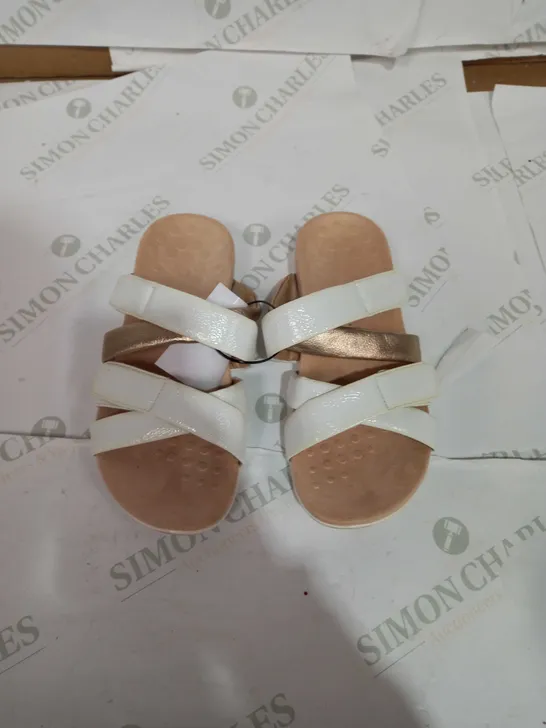 VIONIC OPEN TOE STRAPPED SANDALS WHITE - SIZE UK 6