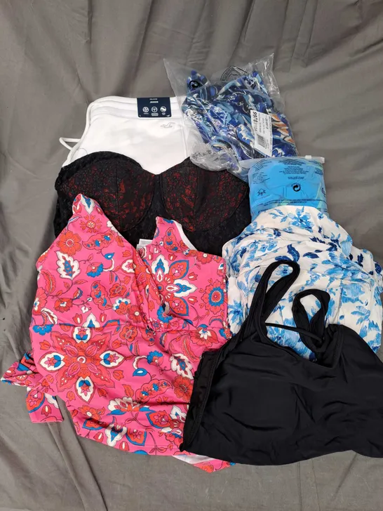 BOX OF APPROXIMATELY 25 ASSORTED CLOTHING ITEMS TO INCLUDE - DRESSES, JOGGERS, SWIMWEAR ETC