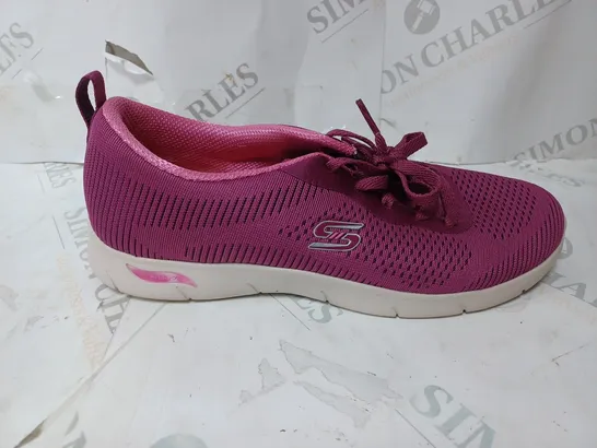 SKECHERS ARCH FIT REFINE TRAINER IN PINK - UK 3