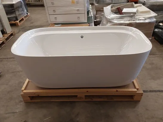 DESIGNER BATH IN WHITE WITH CLICK WASTE