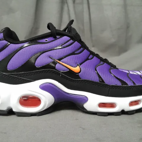 PAIR OF NIKE AIR TN SHOES IN PURPLE/BLACK UK SIZE 7