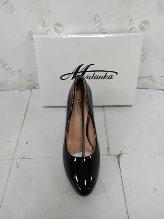 BOXED PAIR OF ALULANKA BLACK PUMP HEELS SIZE 36