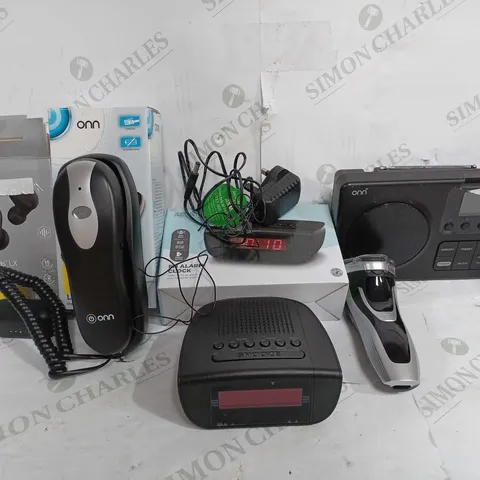 BOX OF APPROX 20 ASSORTED ITEMS TO INCLUDE - ONN LANDLINE - MIXX STREANBUDS - FM ALARM CLOCK ECT