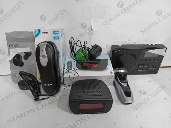 BOX OF APPROX 20 ASSORTED ITEMS TO INCLUDE - ONN LANDLINE - MIXX STREANBUDS - FM ALARM CLOCK ECT