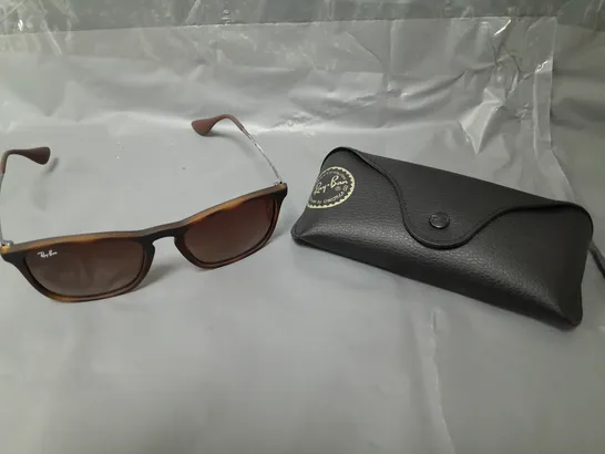 RAY-BAN CHRIS SQUARE SUNGLASSES RRP £127