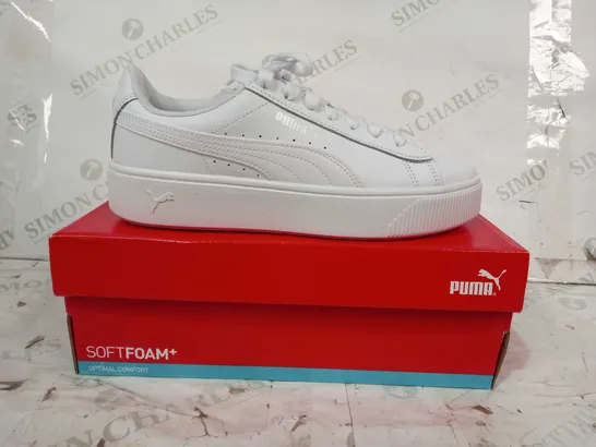 BOXED PAIR OF PUMA TRAINERS IN WHITE UK SIZE 6