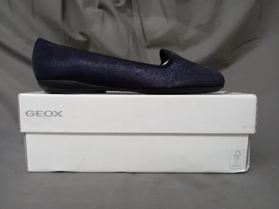 BOXED PAIR OF GEOX SLIP-ON SHOES IN DARK NAVY UK SIZE 6.5