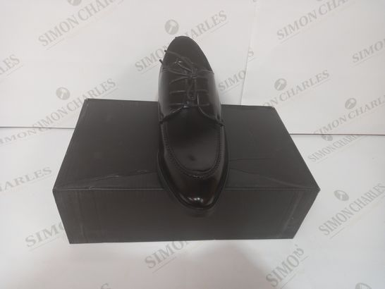 BOXED PAIR OF DESIGNER FAUX LEATHER SHOES IN BLACK EU SIZE 41