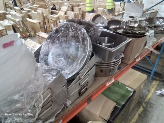 SHELF OF ASSORTED METAL CATERING PANS, ROASTING TRAYS, SERVING DISHES, CAULENDERS,