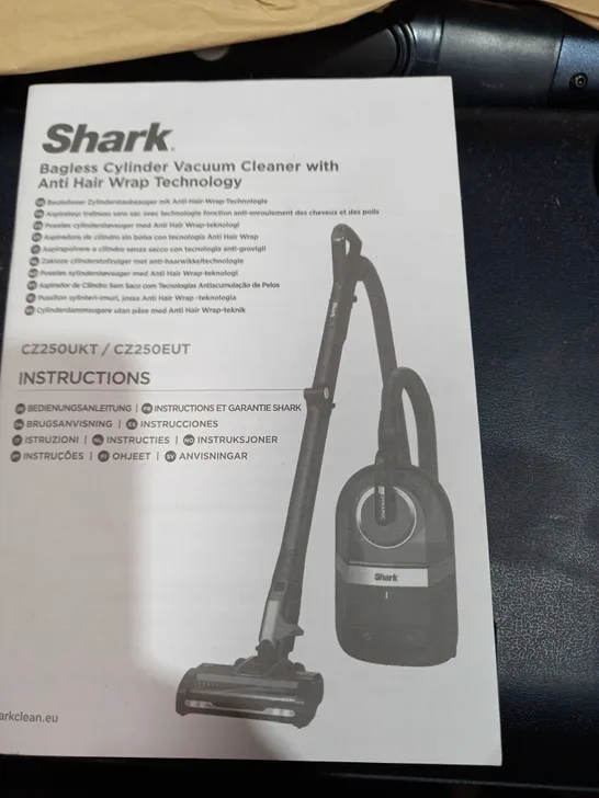 SHARK BAGLESS CYLINDER VACUUM CLEANER, PET MODEL