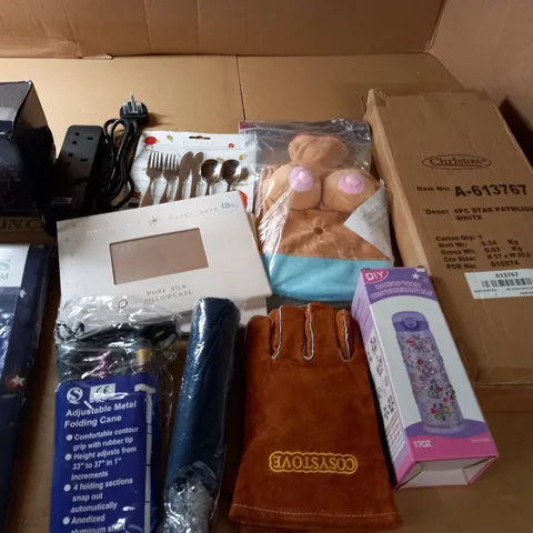 LOT OF ASSORTED HOUSEHOLD ITEMS TO INCLUDE SILK PILLOWCASES, EXTENSION LEADS AND PLANETARIUM PROJECTOR