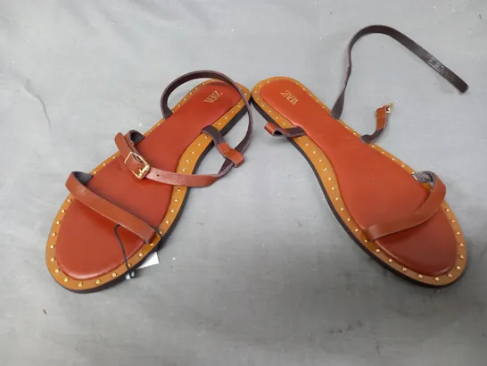 PAIR OF ZARA OPEN TOE FLAT SANDALS IN BROWN UK SIZE 6