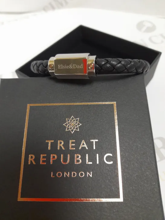 TREAT REPUBLIC PERSONALISED MENS BLACK LEATHER BRACELET RRP £40