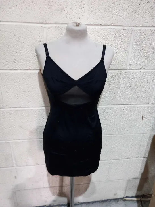 APPROXIMATELY 110 RETRO SLIP BLACK SIZE 10