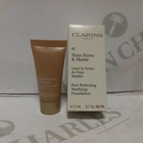 BOX OF APPROX 15 CLARINS TEINT PORES & MATITE 02 5ML