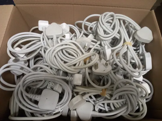 BOX OF APPROX 70 ASSORTED ORIGINAL APPLE EXTENSION CABLE PLUGS