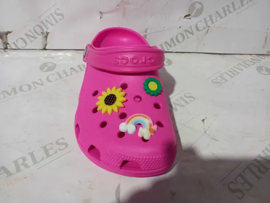 PAIR OF CROCS CLASSIC IN ELECTRIC PINK UK SIZE M4/W6