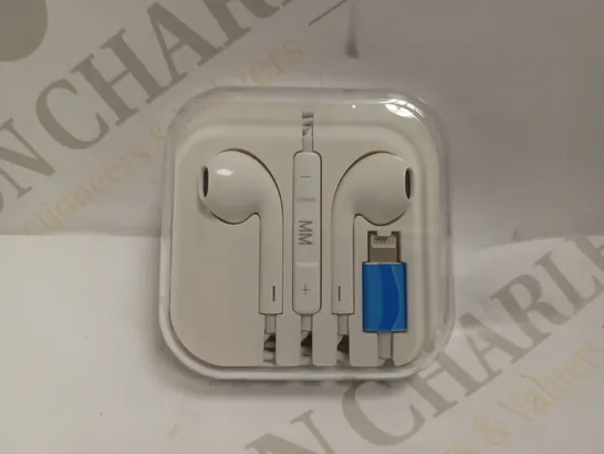 WHITE WIRED EARBUDS WITH LIGHTENING CONNECTION