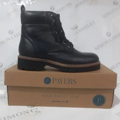 BOXED PAIR OF PAVERS ANKLE BOOTS IN BLACK SIZE 4