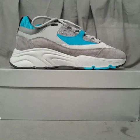 BOXED PAIR OF CLEENS AERO RUNNER SHOES IN GREY/TURQUOISE UK SIZE 10