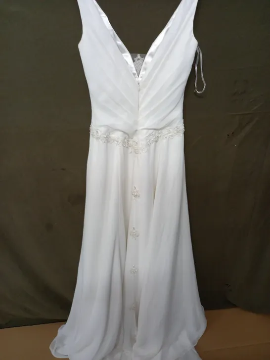 WHITE EMBELLISHED WEDDING DRESS - SIZE UNSPECIFIED