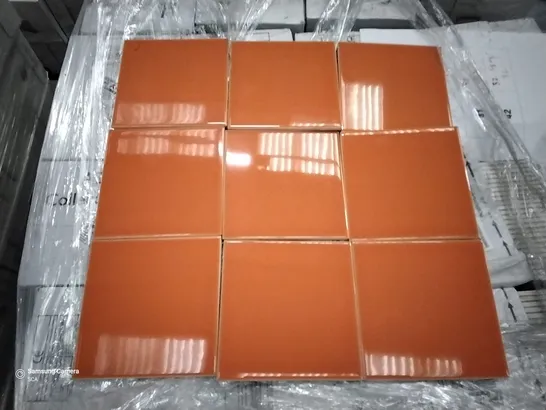 PALLET OF APPROXIMATELY 90 PACKS OF 44 BRAND NEW ASTUCE MAT BRUN ARGILEUX 15×15CM TILES & BRILLIANT ORANGE ORA 15×15CM TILES - EACH PACK COVERS APPROXIMATELY 1M² (TOTAL APPROX. 90 SQ.METRES)