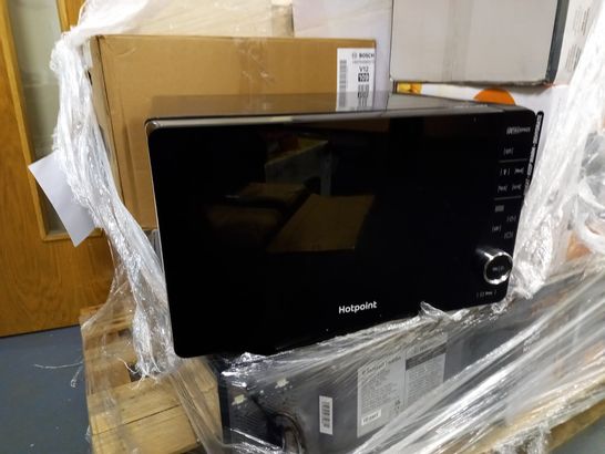 EXTRA SPACE HOTPOINT MICROWAVE OVEN MWH 2612 MB 