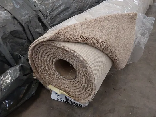 ROLL OF QUALITY AB HERITAGE EXQUISITE CARPET // SIZE: APPROX. 4 X 6.4m