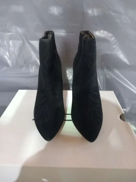 BOXED ALDO DEENA BLACK SUEDE SIZE 3