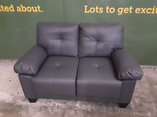 DESIGNER GREY LEATHER 2-SEATER SOFA 