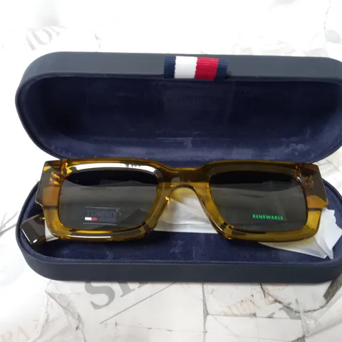 TOMMY HILFIGER UNISEX SQUARE FRAME YELLOW SUNGLASSES 