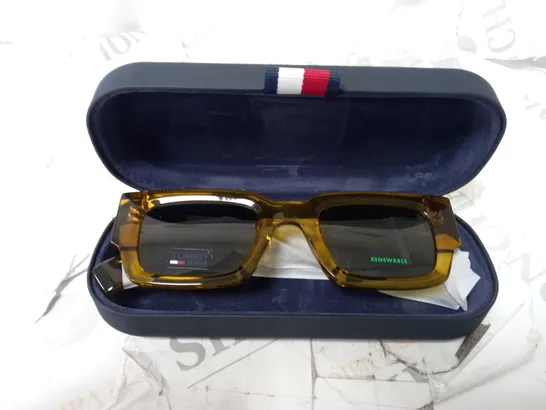 TOMMY HILFIGER UNISEX SQUARE FRAME YELLOW SUNGLASSES 