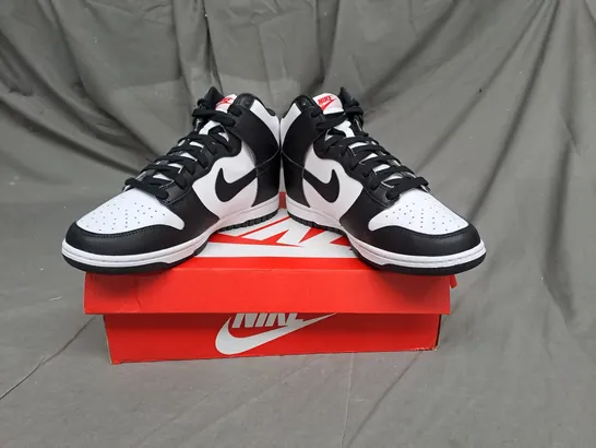 BOXED PAIR OF NIKE DUNK HIGH TOPS IN BLACK/WHITE SIZE 6.5