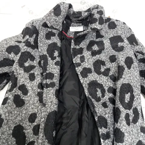 HELENE BERMAN GREY LEOPARD PRINT COAT 