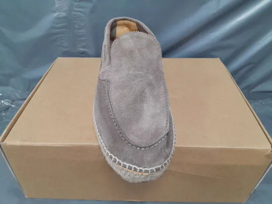 BOXED PAIR OF MOSS ESPADRILLE SHOES IN TAUPE UK SIZE 11