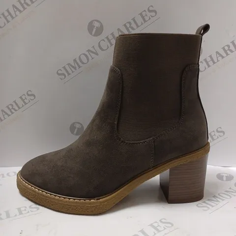 EVANS EXTRA WIDE BROOKE ANKLE BOOTS, BROWN - SIZE 7