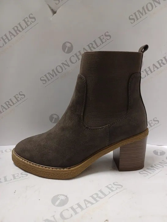 EVANS EXTRA WIDE BROOKE ANKLE BOOTS, BROWN - SIZE 7