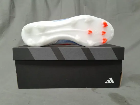 BOXED PAIR OF ADIDAS F50 LEAGUE LL FOOTBALL BOOTS IN WHITE/MULTI COLOUR UK SIZE 8