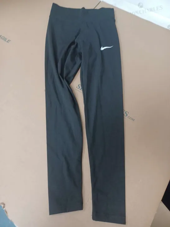 NIKE LEGGINGS IN BLACK - SMALL