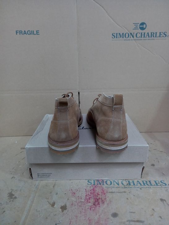 BOXED PAIR OF CLARKS TAN SHOES SIZE 8