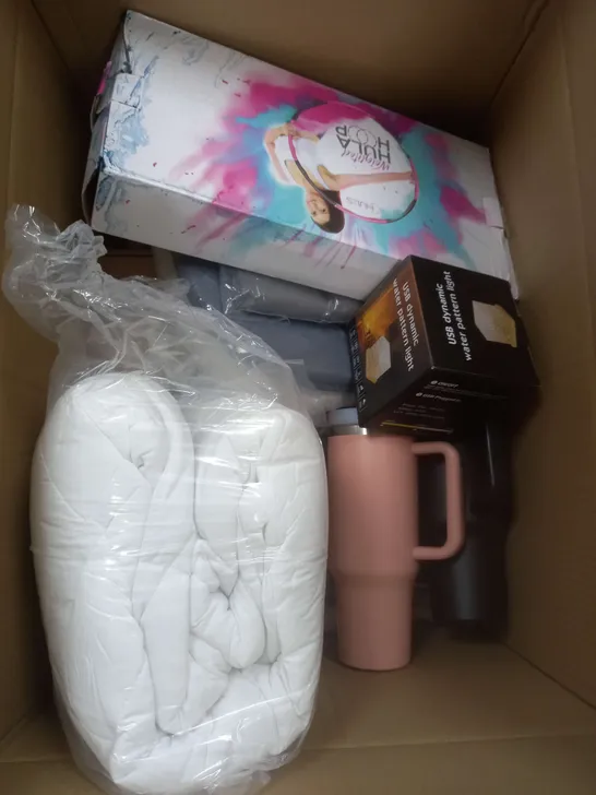 BOX OF APPROX 15 ASSORTED ITEMS TO INCLUDE - BIG DRINK CUP, PATTERN LIGHT, BLACKOUT CURTAINS ETC