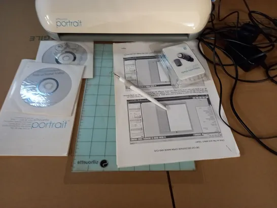 SILHOUETTE PORTRAIT ELECTRONIC CUTTING TOOL